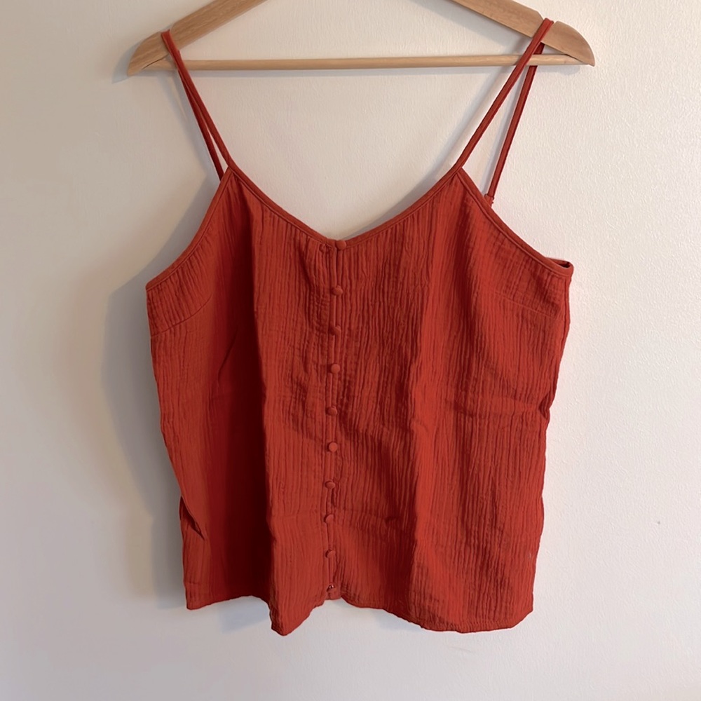 Anthropologie Dolan button up tank top color dark pink size M